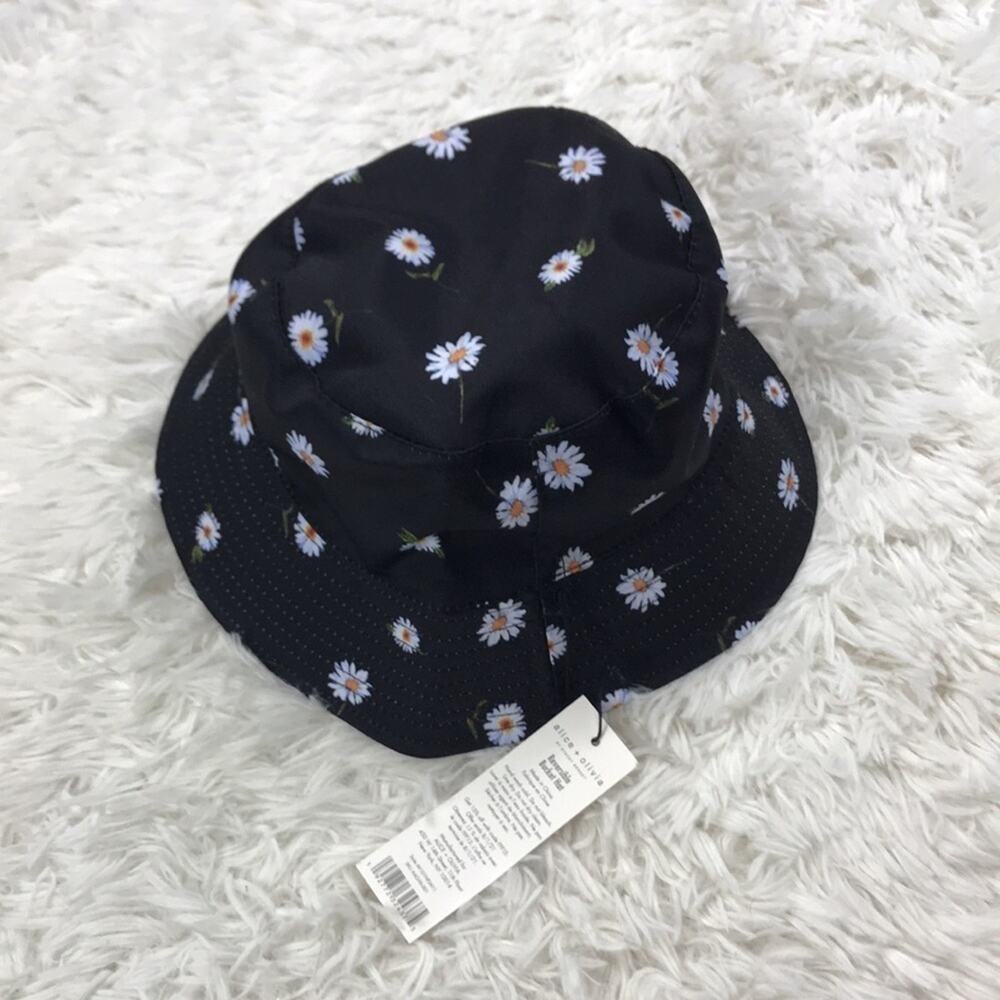 NWT Alice & Olivia Reversible Bucket Summer Hat